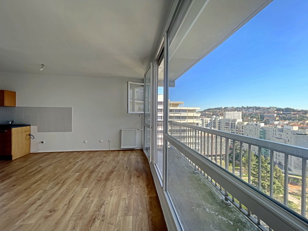 F2 avec balcon et garage A VENDRE - ST ETIENNE CENTRE DEUX - 52.44 m2 - 75 000 &euro;