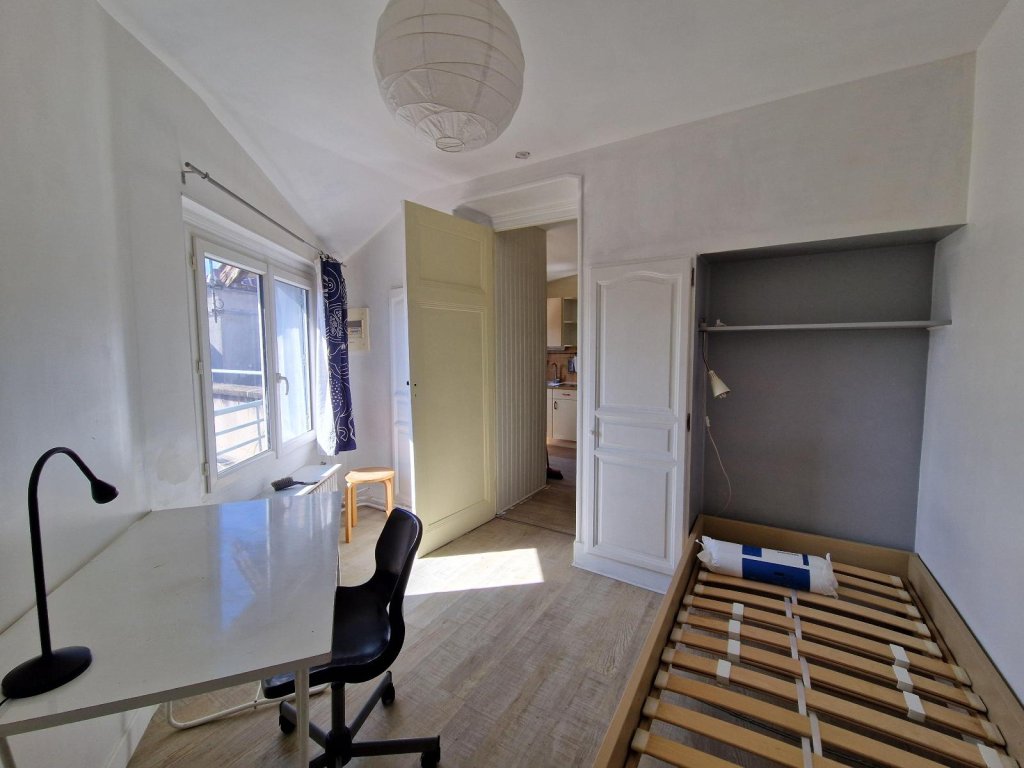 STUDIO A LOUER - ST ETIENNE - 20.06 m2 - 350 &euro; charges comprises par mois