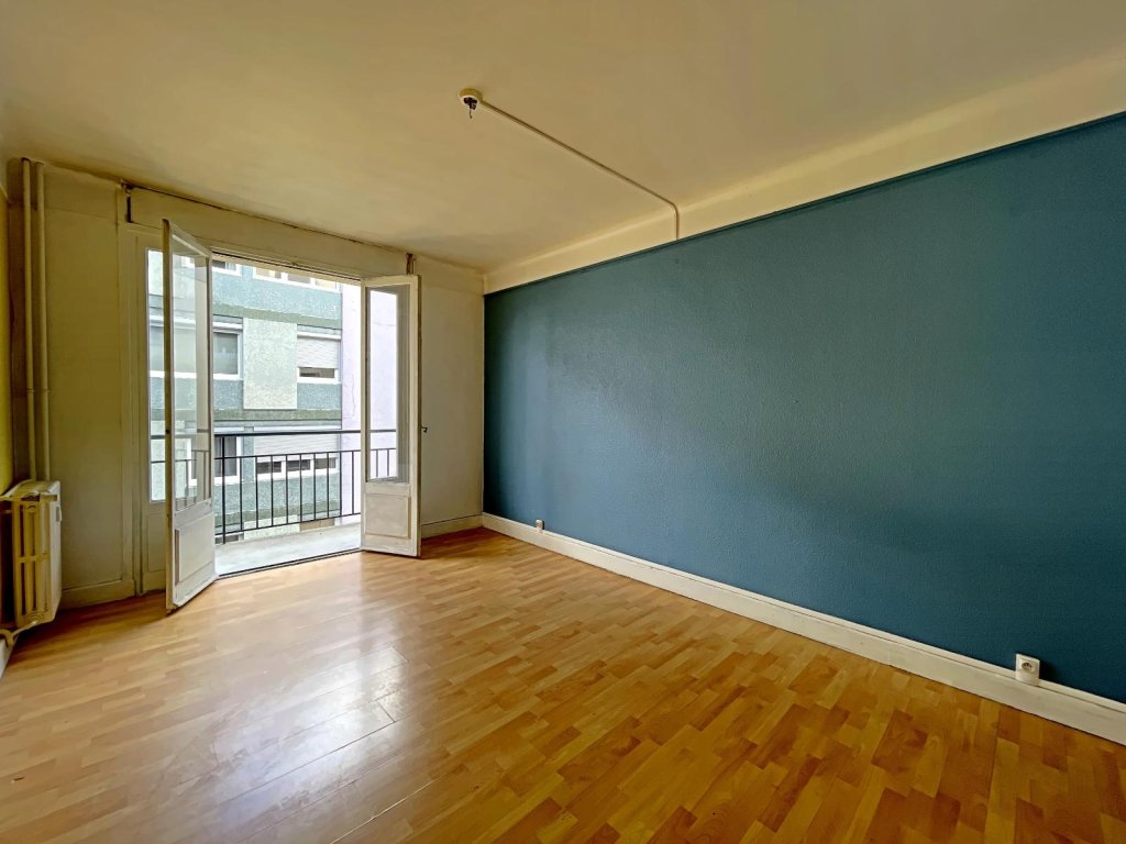 APPARTEMENT T4 A VENDRE - ST ETIENNE Centre Ville - 82.09 m2 - 79 000 &euro;