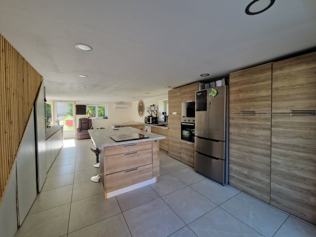 MAISON A LOUER - ST MARCELLIN EN FOREZ - 125.59 m2 - 1 200 &euro; charges comprises par mois