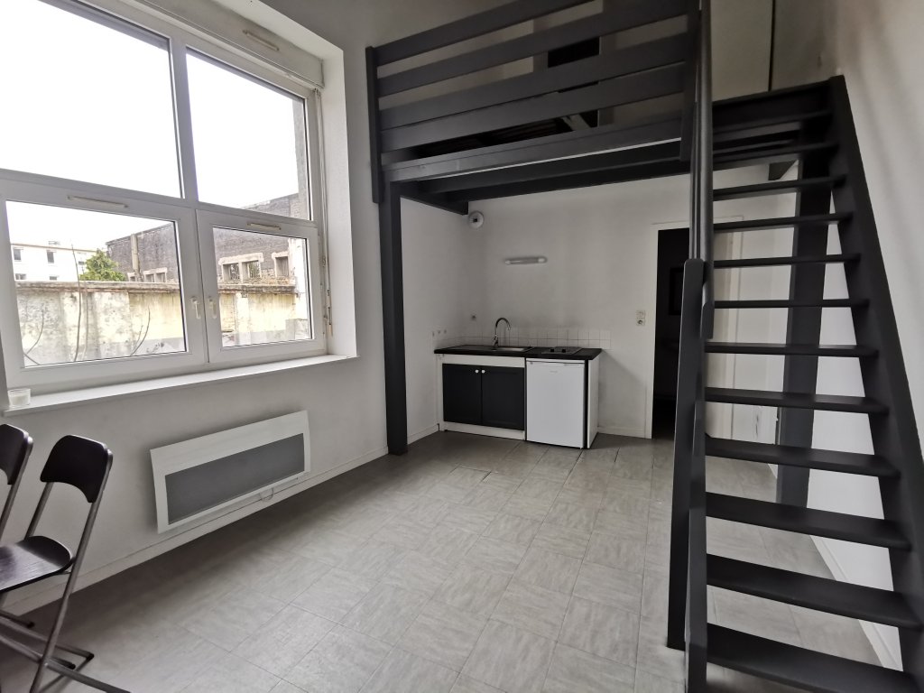 STUDIO A LOUER - ST ETIENNE - 26.97 m2 - 330 &euro; charges comprises par mois