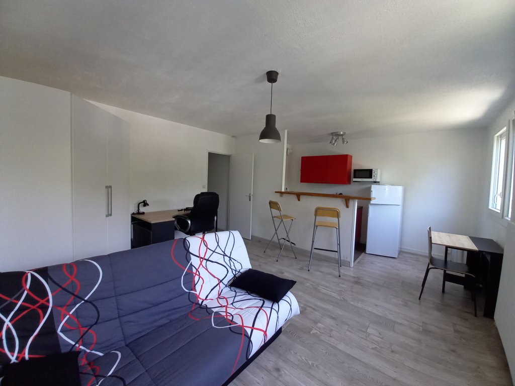 STUDIO A LOUER - ST ETIENNE - 31.75 m2 - 460 &euro; charges comprises par mois