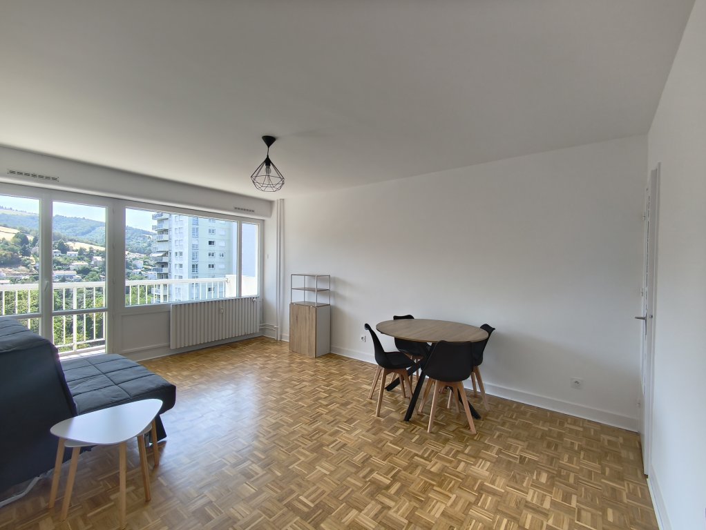 STUDIO A LOUER - ST ETIENNE - 32.98 m2 - 650 &euro; charges comprises par mois