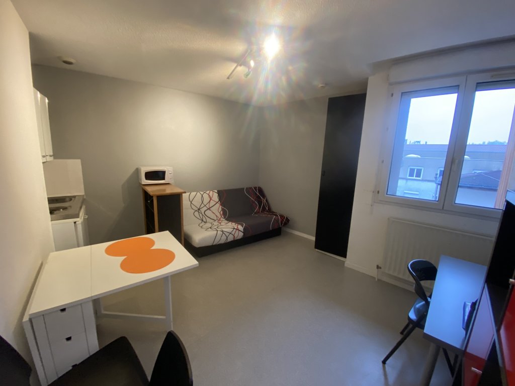 STUDIO A LOUER - ST ETIENNE - 19.8 m2 - 345 &euro; charges comprises par mois