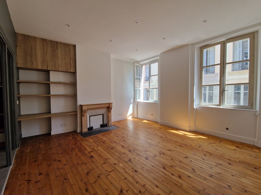 STUDIO A LOUER - ST ETIENNE - 35.19 m2 - 450 &euro; charges comprises par mois
