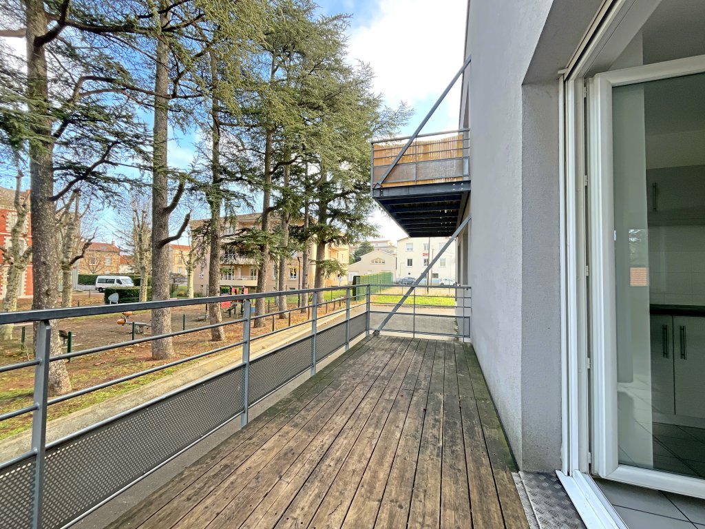 APPARTEMENT T3 A LOUER - ANDREZIEUX BOUTHEON - 65.21 m2 - 815 &euro; charges comprises par mois