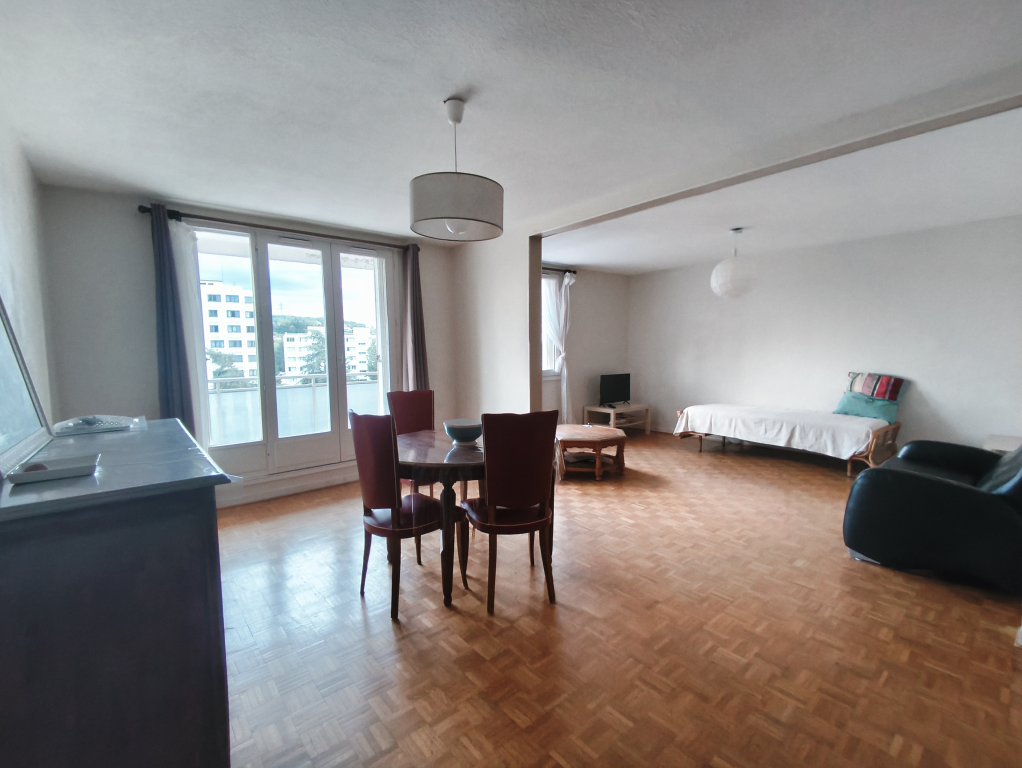 APPARTEMENT T4 A LOUER - ST ETIENNE - 81.98 m2 - 715 &euro; charges comprises par mois
