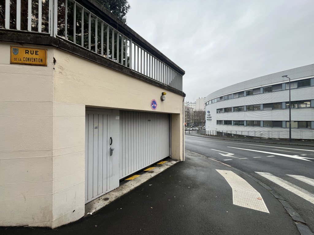 GARAGE A LOUER - ST ETIENNE - 60 &euro; charges comprises par mois