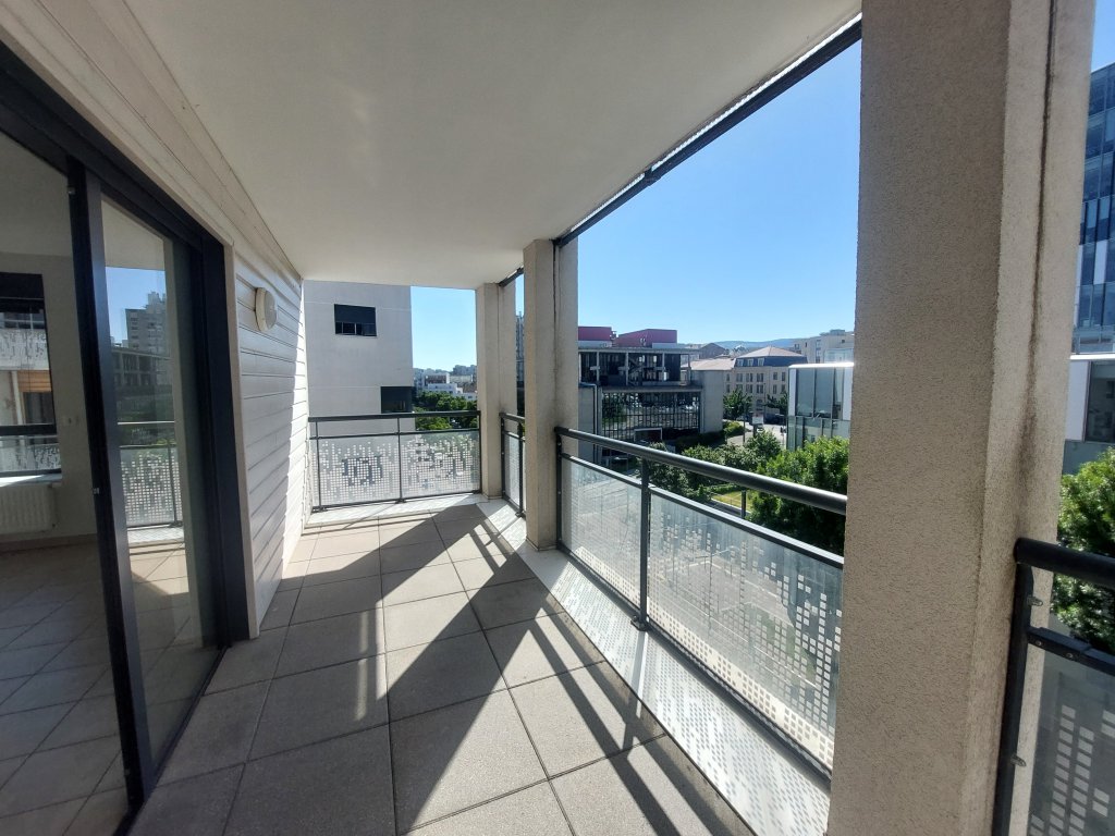 APPARTEMENT T3 A LOUER - ST ETIENNE - 59.89 m2 - 747 &euro; charges comprises par mois
