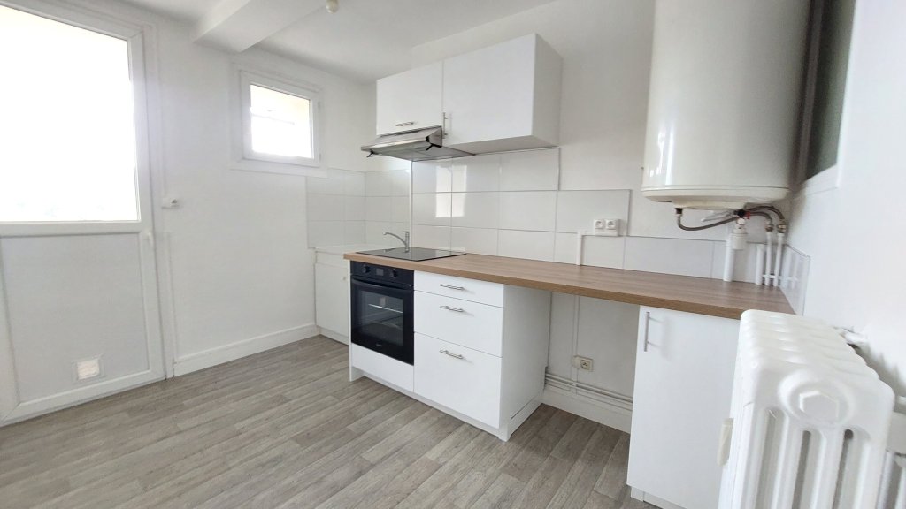 APPARTEMENT T4 A LOUER - ST ETIENNE - 63.92 m2 - 600 &euro; charges comprises par mois