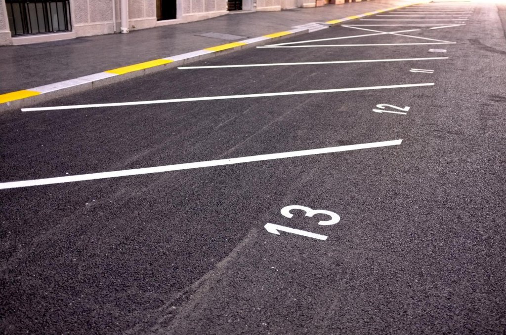 PARKING A LOUER - ST ETIENNE - 35 &euro; charges comprises par mois