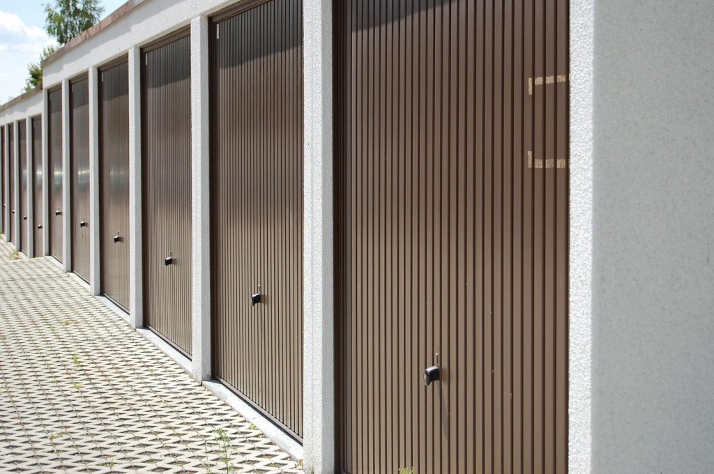 GARAGE A LOUER - ST ETIENNE - 77 &euro; charges comprises par mois