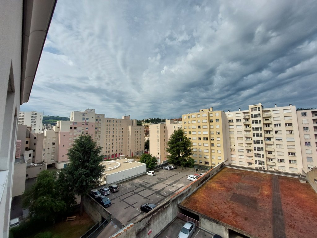 STUDIO A LOUER - ST ETIENNE - 19.88 m2 - 360 &euro; charges comprises par mois