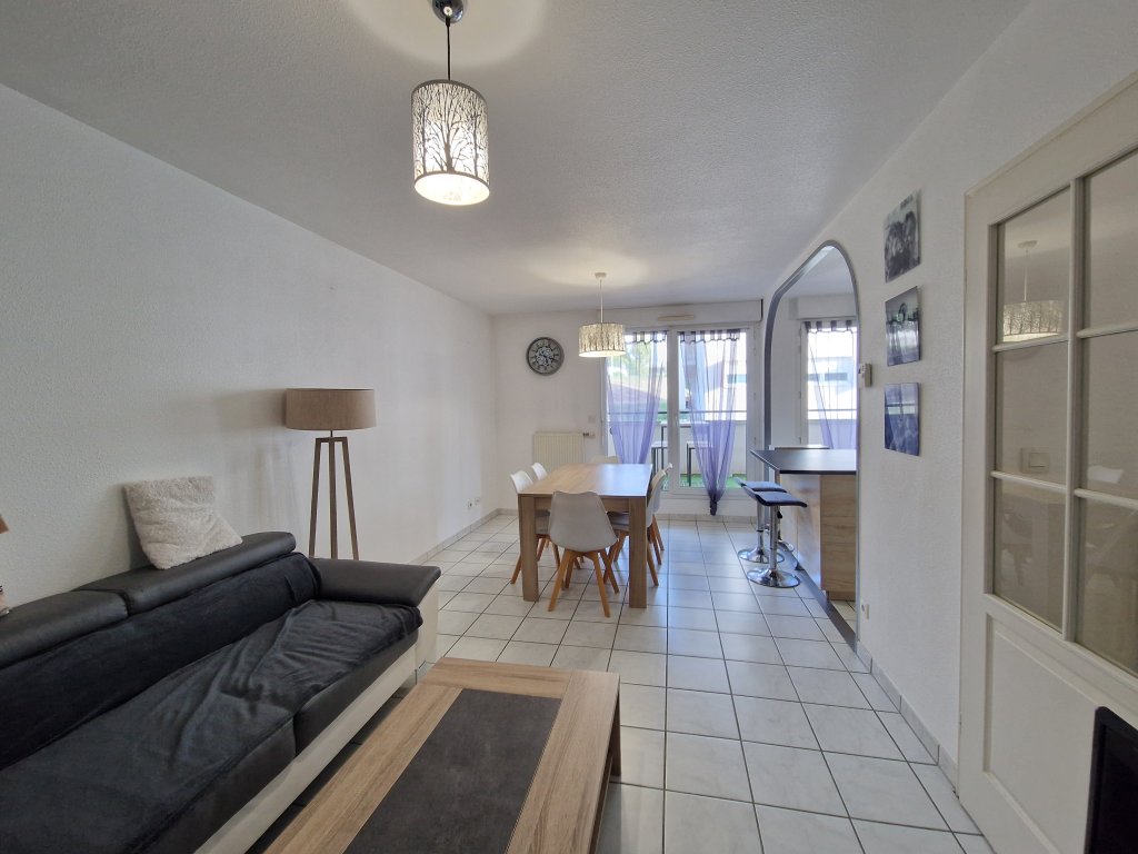 APPARTEMENT T2 A LOUER - ST PRIEST EN JAREZ - 54.78 m2 - 730 &euro; charges comprises par mois