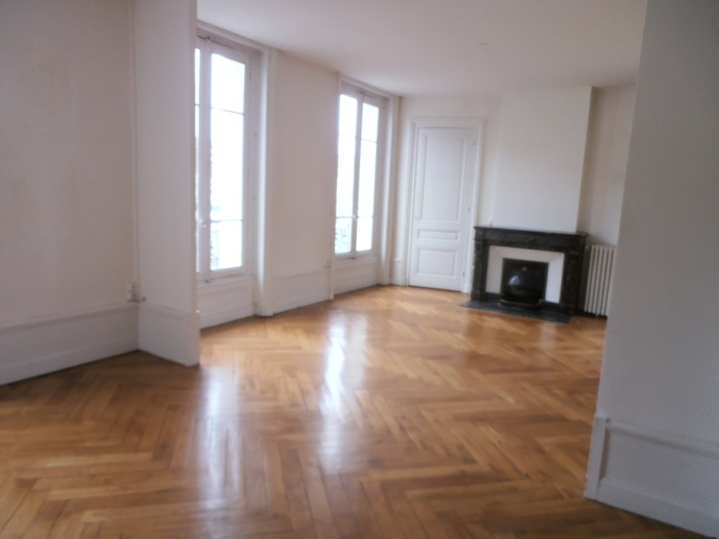 APPARTEMENT T3 A LOUER - ST ETIENNE - 99.03 m2 - 690 &euro; charges comprises par mois