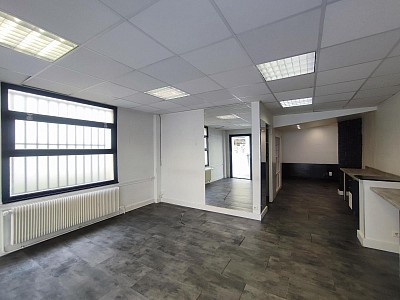 BOUTIQUE A LOUER - FIRMINY - 50 m2 - 440 € HC par mois