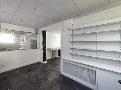 BOUTIQUE A LOUER - FIRMINY - 50 m2 - 440 € HC par mois