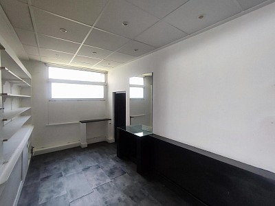 BOUTIQUE A LOUER - FIRMINY - 50 m2 - 440 € HC par mois