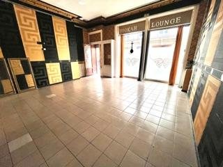 BOUTIQUE A LOUER - ST ETIENNE - 97 m2 - 890 &euro; HC par mois