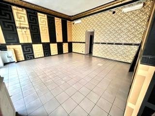 BOUTIQUE A LOUER - ST ETIENNE - 97 m2 - 890 &euro; HC par mois