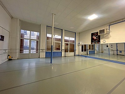 BOUTIQUE A VENDRE - ST ETIENNE - 186 m2 - 93 000 €