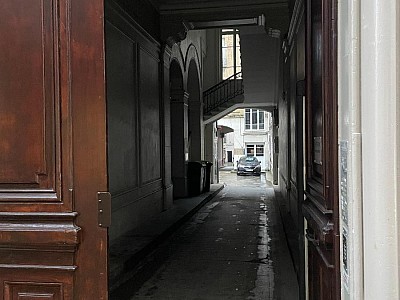 BOUTIQUE A VENDRE - ST ETIENNE - 186 m2 - 93 000 €