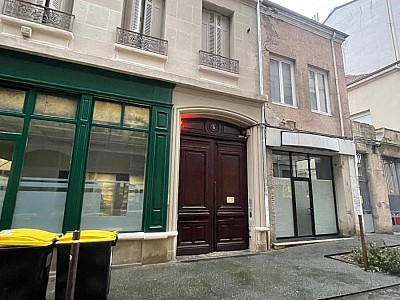 BOUTIQUE A VENDRE - ST ETIENNE - 186 m2 - 93 000 €