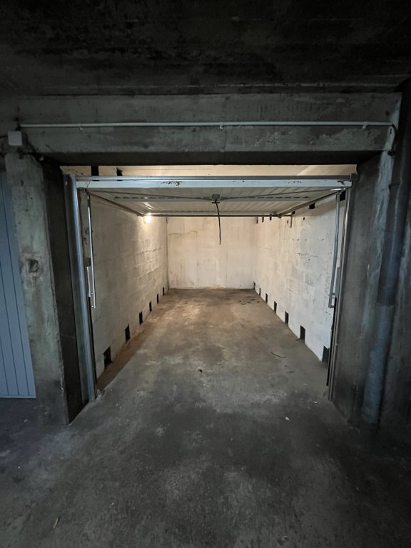 GARAGE A LOUER - ST ETIENNE - 60 &euro; charges comprises par mois