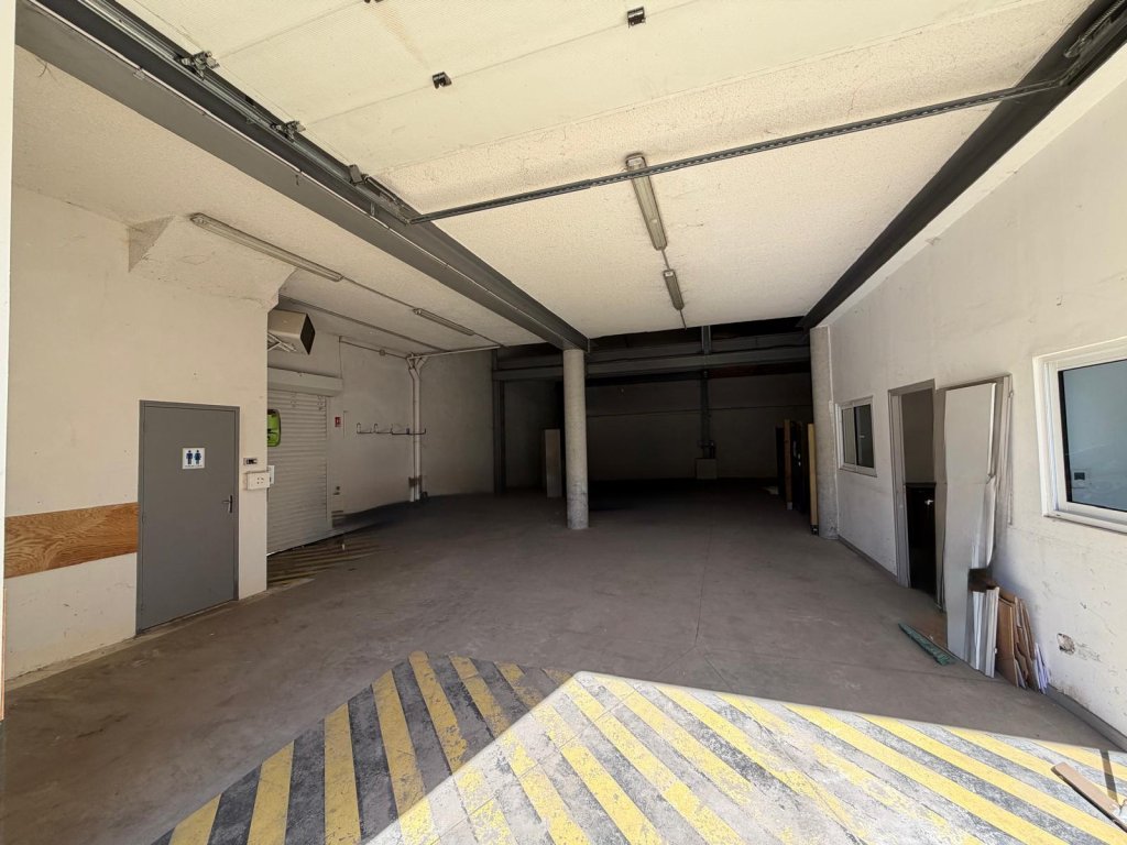 Dépôt avec bureau Secteur LA TERRASSE
