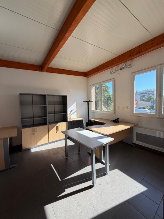 Dépôt avec bureau Secteur LA TERRASSE