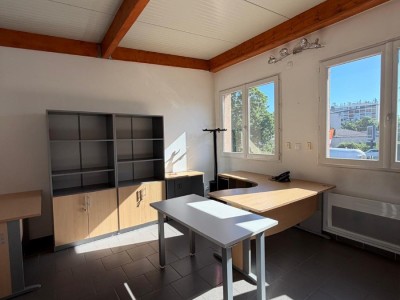 Dépôt avec bureau Secteur LA TERRASSE