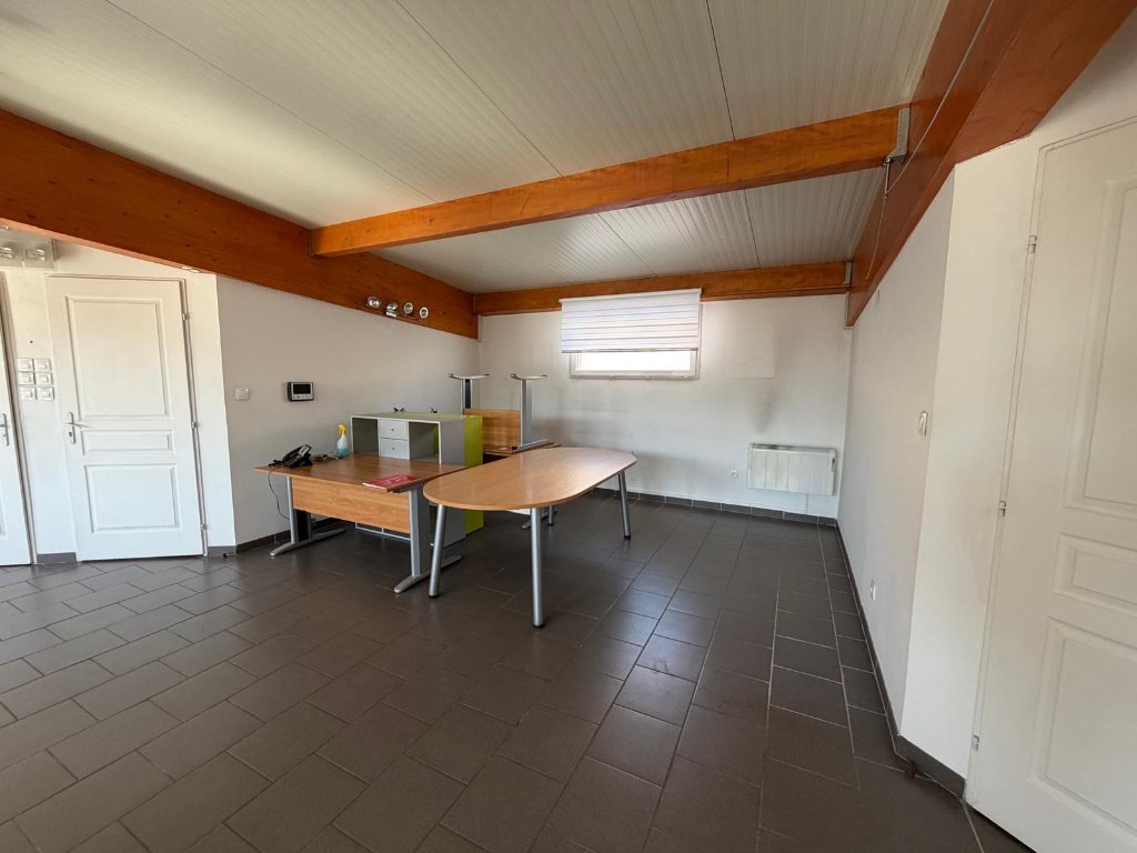 Dépôt avec bureau Secteur LA TERRASSE