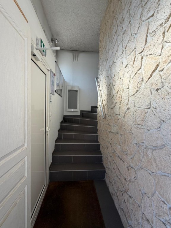 Dépôt avec bureau Secteur LA TERRASSE