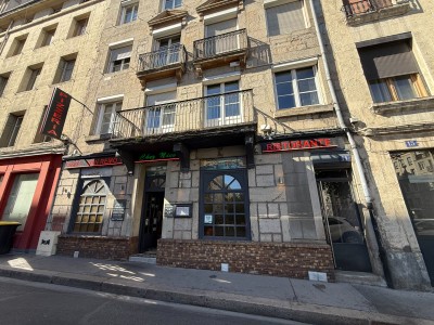 Murs commerciaux en activité et un appartement T4