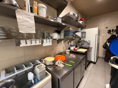 Murs commerciaux en activité et un appartement T4