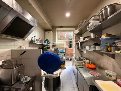 Murs commerciaux en activité et un appartement T4
