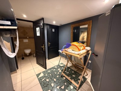 Murs commerciaux en activité et un appartement T4