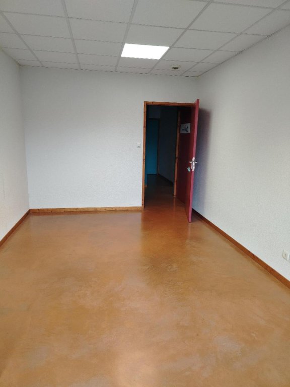LOCAL D ACTIVITE A LOUER - LA FOUILLOUSE - 18 m2 - 290 &euro; HC par mois