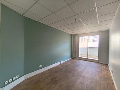LOCAL D ACTIVITE A LOUER - ST ETIENNE - 71.36 m2 - 560 € HC par mois