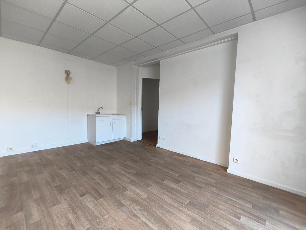 LOCAL D ACTIVITE A LOUER - ST ETIENNE - 71.36 m2 - 560 &euro; HC par mois