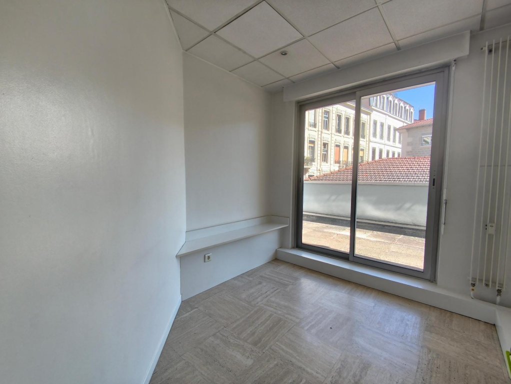 LOCAL D ACTIVITE A LOUER - ST ETIENNE - 71.36 m2 - 560 &euro; HC par mois