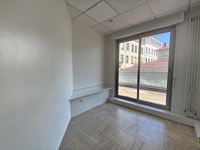 LOCAL D ACTIVITE A LOUER - ST ETIENNE - 71.36 m2 - 560 € HC par mois