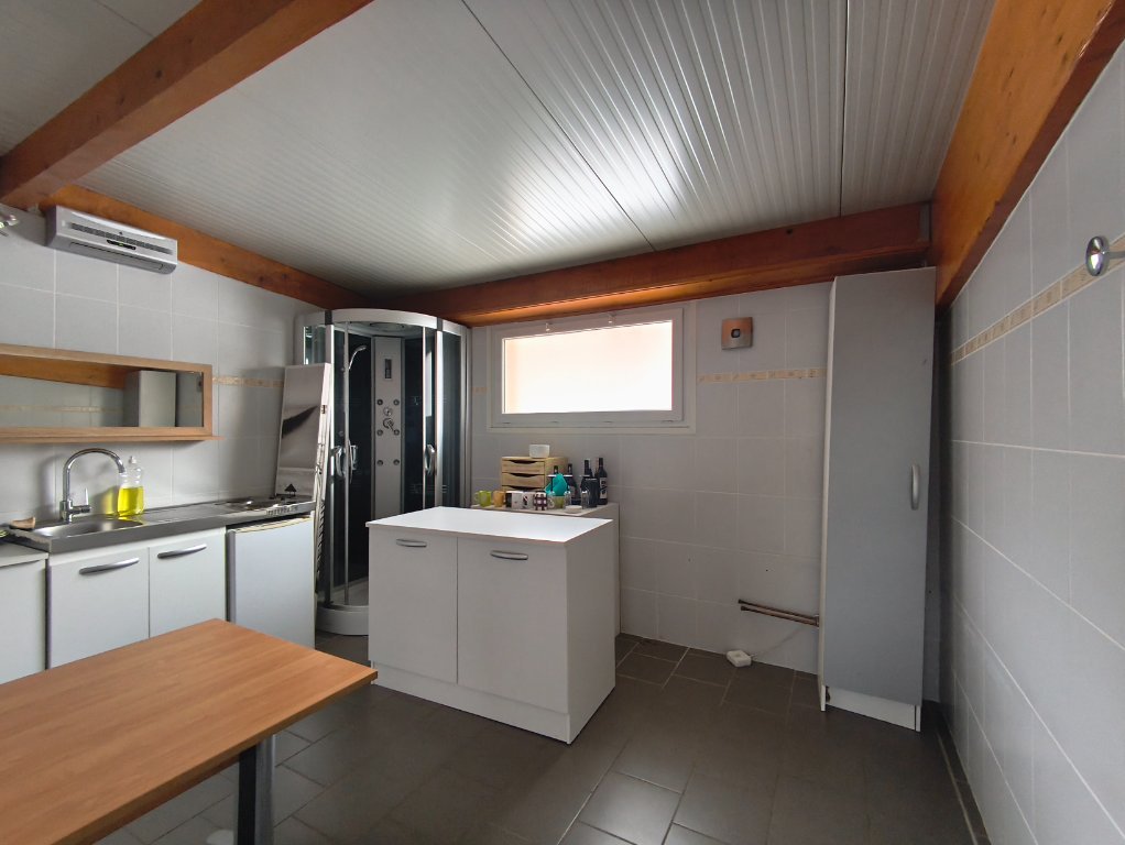 LOCAL A LOUER - ST ETIENNE TERRASSE - 341 m2 - 1 900 &euro; HC par mois