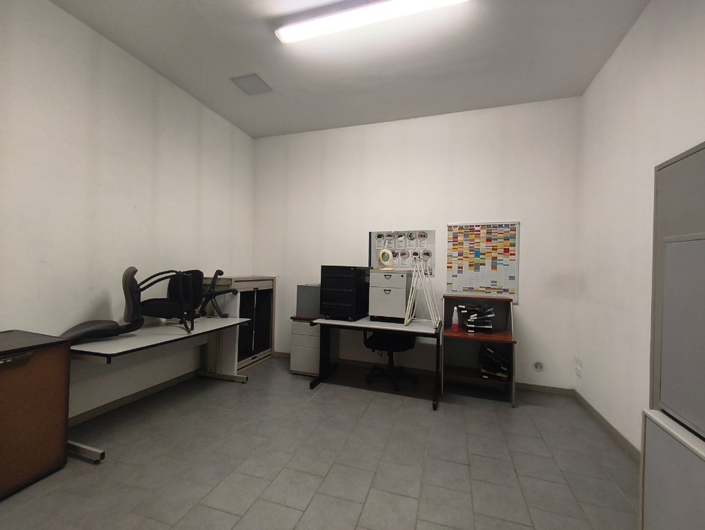 LOCAL A LOUER - ST ETIENNE TERRASSE - 341 m2 - 1 900 &euro; HC par mois