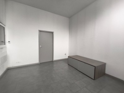 LOCAL A LOUER - ST ETIENNE TERRASSE - 341 m2 - 1 900 € HC par mois