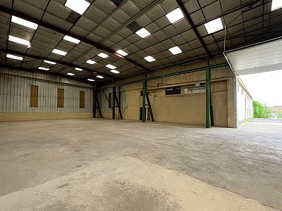 LOCAL INDUSTRIEL A VENDRE - ROCHE LA MOLIERE - 581 m2 - 495 000 €