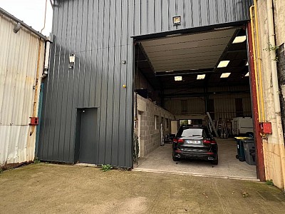 LOCAL INDUSTRIEL A VENDRE - ROCHE LA MOLIERE - 581 m2 - 495 000 €