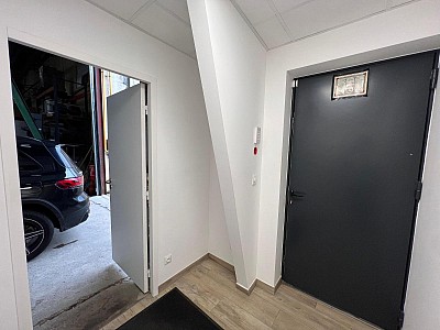 LOCAL INDUSTRIEL A VENDRE - ROCHE LA MOLIERE - 581 m2 - 495 000 €