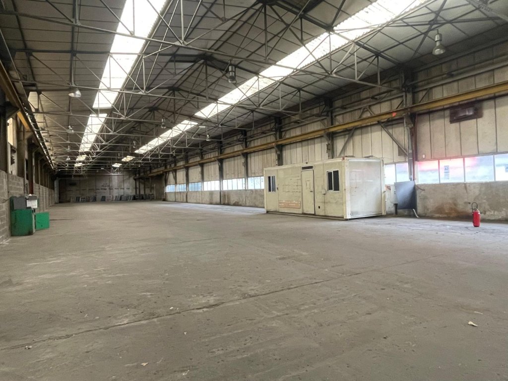 LOCAL INDUSTRIEL A VENDRE - ST ETIENNE - 3100 m2 - 1 100 000 &euro; 