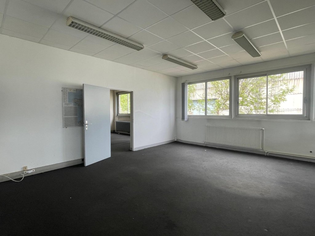 LOCAL INDUSTRIEL A VENDRE - ST ETIENNE - 3100 m2 - 1 100 000 &euro; 